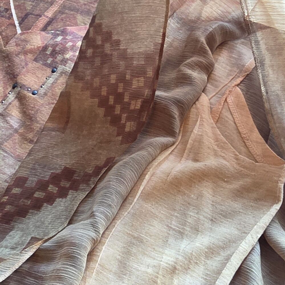 Ransom Geometric Rust and Tan Sheer V-Neck Blouse - Picture 9 of 12